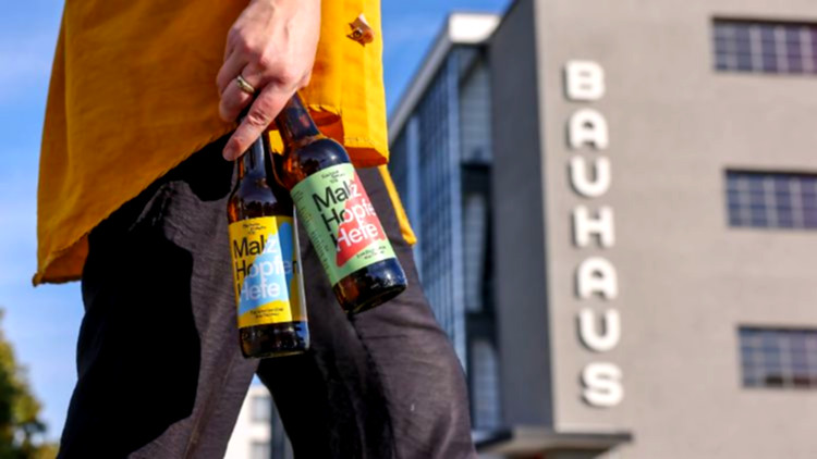 Bierglas, Jubiläumsetikett, Bauhaus-Dekor, Prost